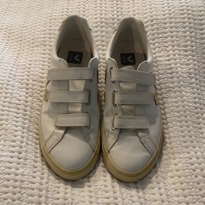 VEJA Recife Triple-Grip Bicolor Sneakers